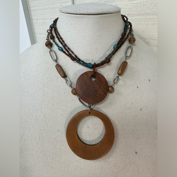 Seven boho casual neutral style necklaces - Picture 4 of 7